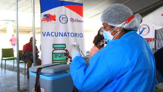 Servidores de salud de hospital en Huancayo se niegan a recibir vacuna según informa Contraloría 