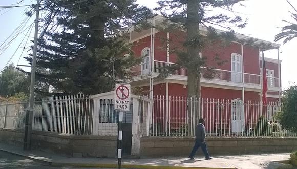 Más de 100 chilenos se inscriben en consulado para votar