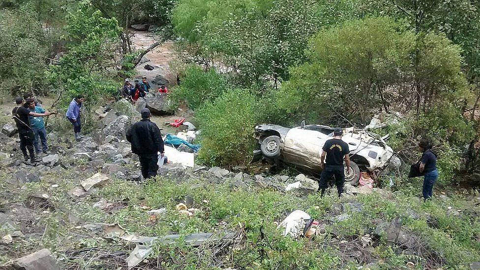Áncash: Tres muertos tras despiste de vehículo a abismo