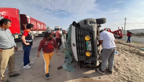 Minivan se volcó a la altura de la localidad de Chicama, en la provincia de Ascope. Heridos fueron llevados a nosocomios de la ciudad de Trujillo.