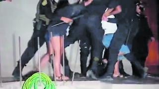 Fiesteros se resisten a intervención y agreden a policías en Selva Central (VIDEO)