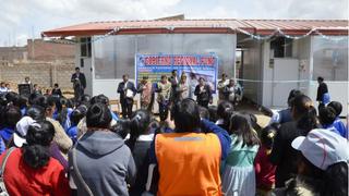 Instalan módulos de aulas prefabricadas temporales en colegios de Puno