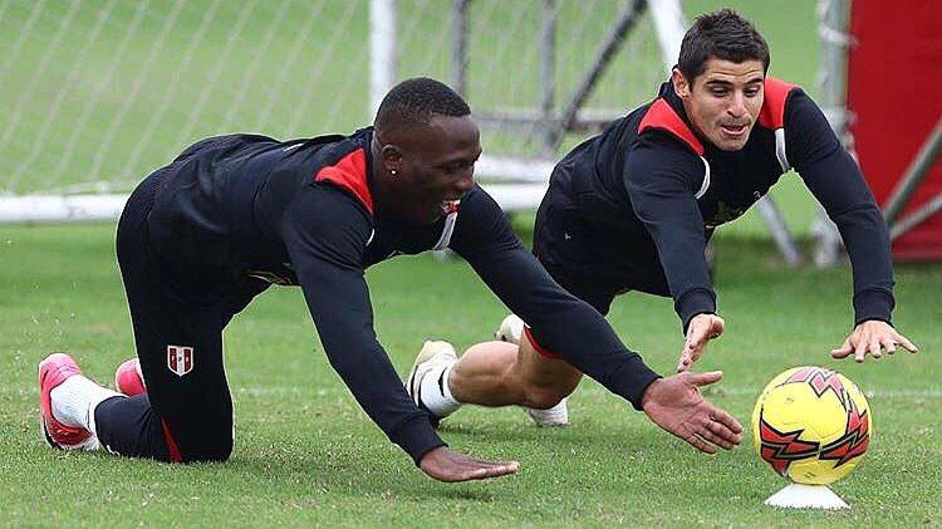 Luis Advíncula se reencontró con Aldo Corzo en la selección y volvió a trolearlo
