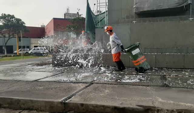 La Municipalidad de Lima realizó la limpieza en diversas plazas del Cercado de Lima. (Foto: Municipalidad de Lima)