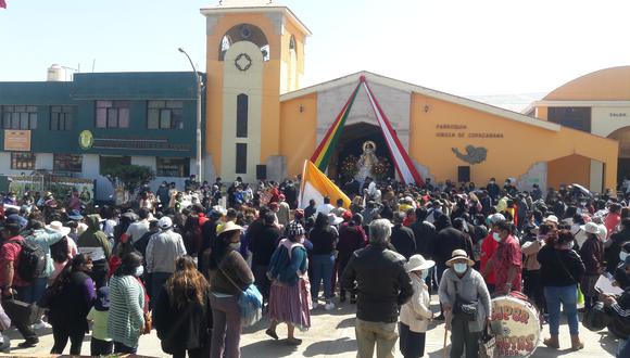 Misa de Fiesta a las 10 h concentró a cientos de fieles en el templo. (Foto: Adrian Apaza)