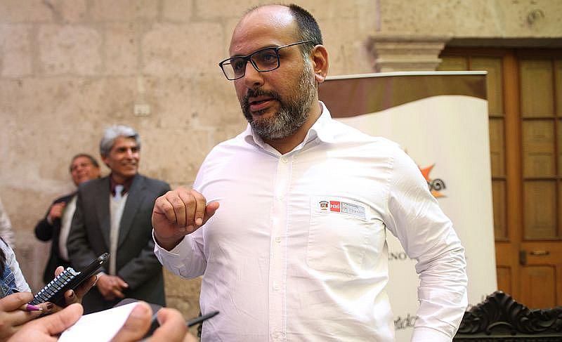 Ministro de Educación confirma incremento de sueldo en dos partes para el 2019