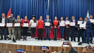 Ayacucho: Wilfredo Oscorima y Tania Vila reciben credenciales junto 17 consejeros regionales