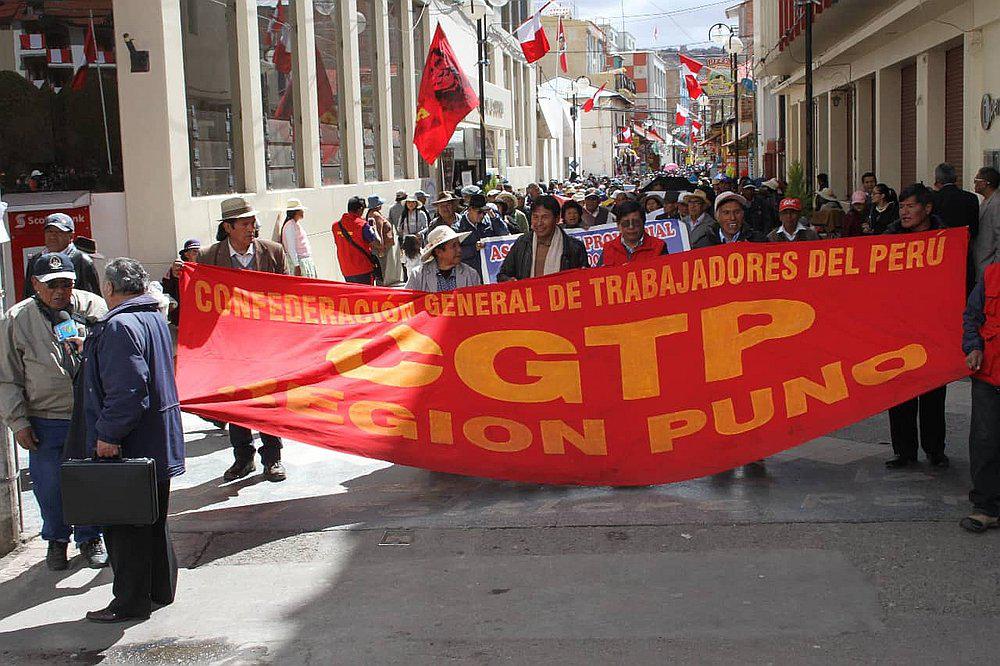 Puneños salen a las calles contra la corrupción (VIDEO)