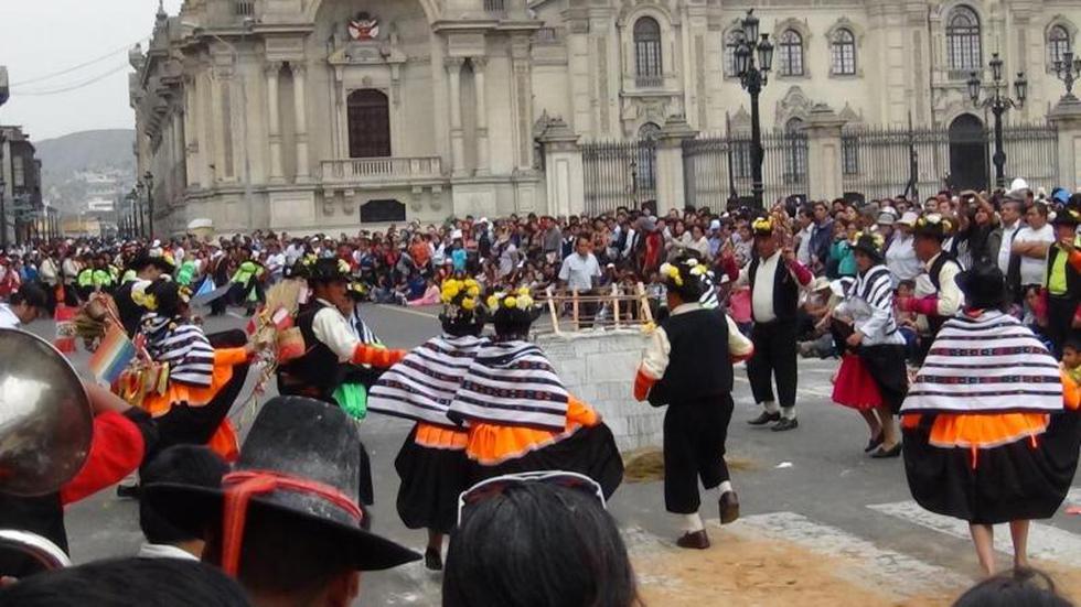 Pasacalle pasqueño en las principales calles de Lima (FOTOS)