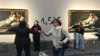 España:  activistas pegan sus manos en el marco de pinturas de Goya en Madrid (VIDEO)