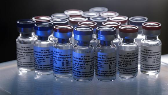 Rusia indicó que en los próximos siete o diez días comenzarán los estudios posteriores al registro del preparado por el Ministerio de Sanidad, en los que serán vacunadas decenas de miles de personas. (Foto: EFE/EPA/RDIF)