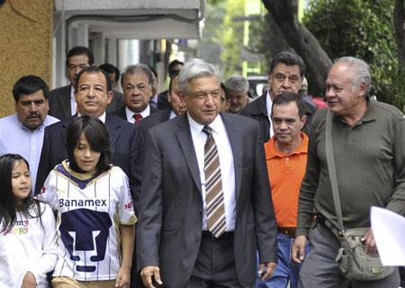 México: López Obrador convoca "Expofraude"