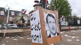 Macron promulgó polémica reforma de pensiones en Francia tras dos meses de violentas protestas