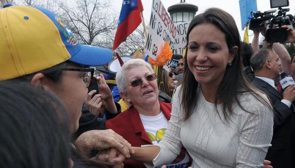 Venezuela destituye a diputada opositora por presentarse en la OEA