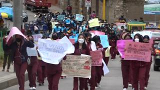 Alumnos de ciencias de la salud de Huancavelica protestan exigiendo presupuesto para su internado