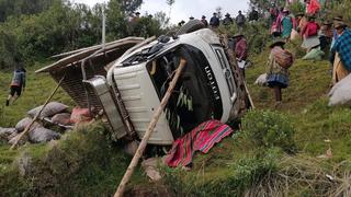 Vuelco de camión deja un fallecido y 13 heridos en Cusco (FOTOS)