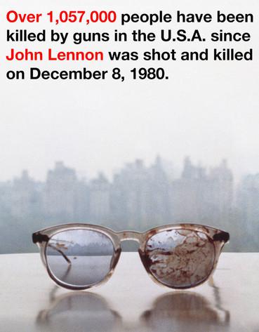Yoko Ono publica foto de los lentes ensangrentados de John Lennon