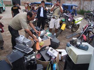 Allanan almacén de motos y artefactos robados