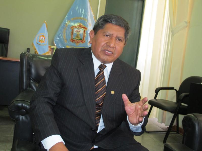 Alcalde Huancahuari se lava las manos en caso terminal