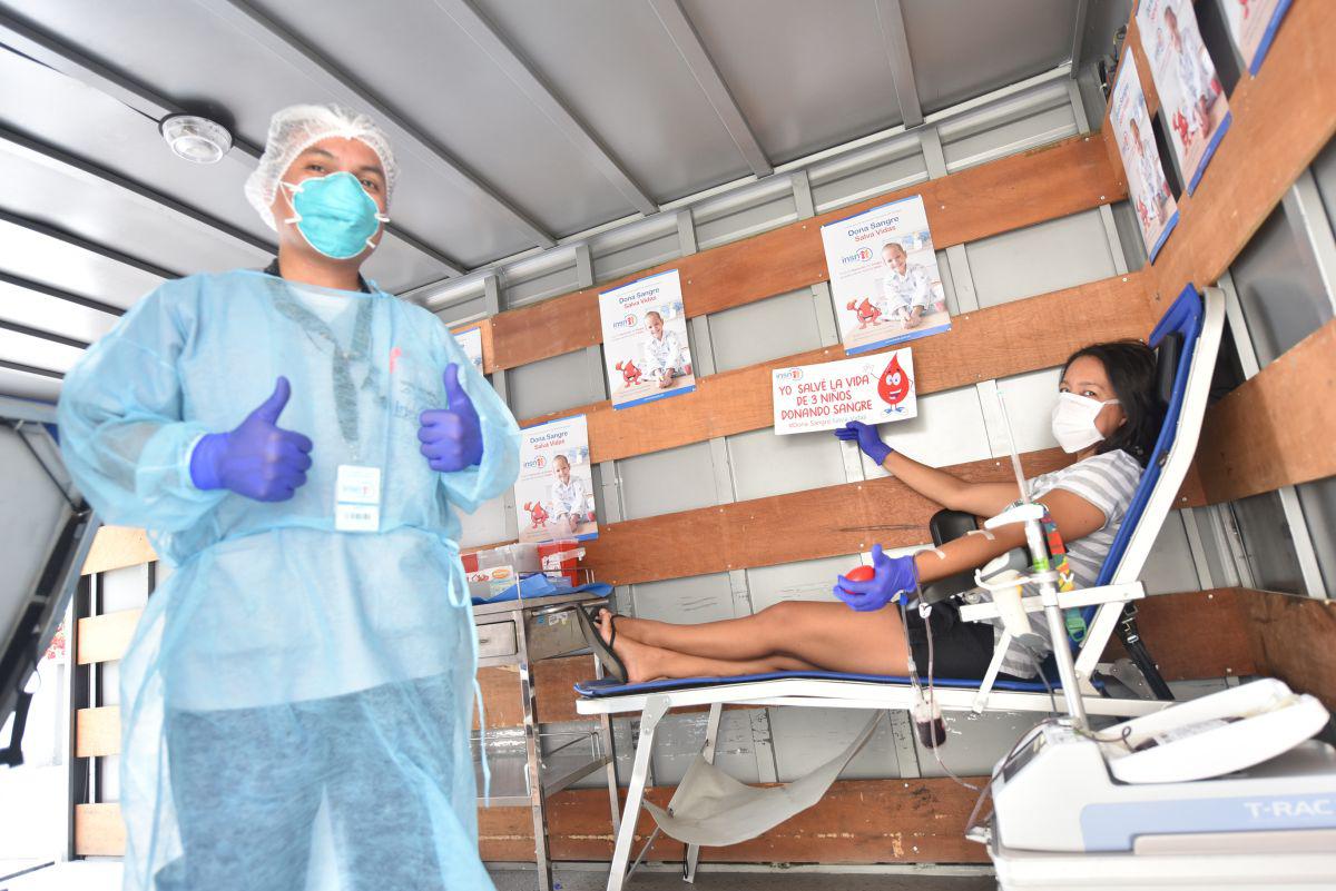 El titular del Ministerio de Salud informó que en algunos centros de abasto se han colocado módulos para la donación de sangre (Foto: Minsa)
