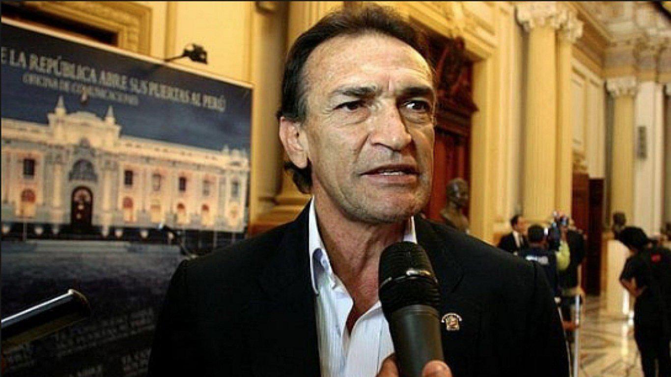 Héctor Becerril: "Todo lo que ha dicho (PPK) es mentira"