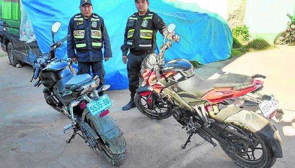 Juliaca: detienen a dos varones  llevando droga en llantas de motocicletas