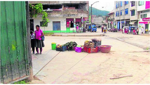 ​Comerciantes de Pichanaki reclaman por basura acumulada en la calle 