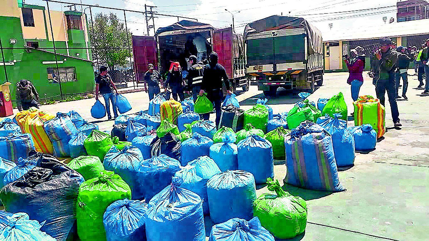 Violento decomiso de hoja de coca en la ciudad de Juliaca 