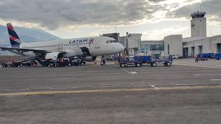 Vuelos se reanudan en Arequipa y en Puno pasajeros continúan a la espera de viajar a sus destinos 