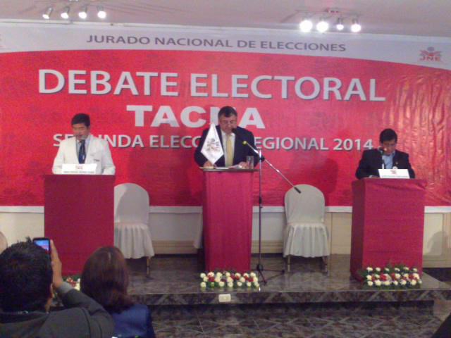 ​Empezó el debate entre los candidatos Omar Jiménez y Jacinto Gómez