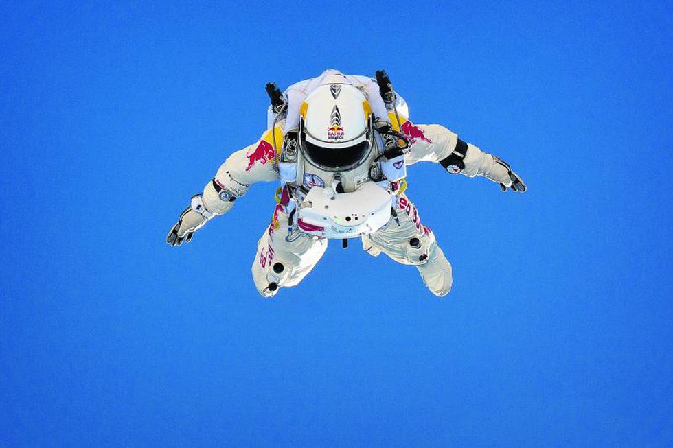 Momento a momento el salto de Felix Baumgartner desde la estratosfera 