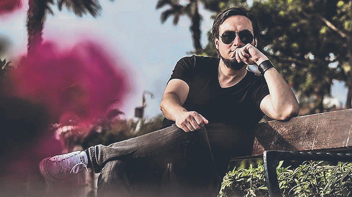 Alejandro Manrique: "Mi mayor motivo con la escritura es emocionar al lector"