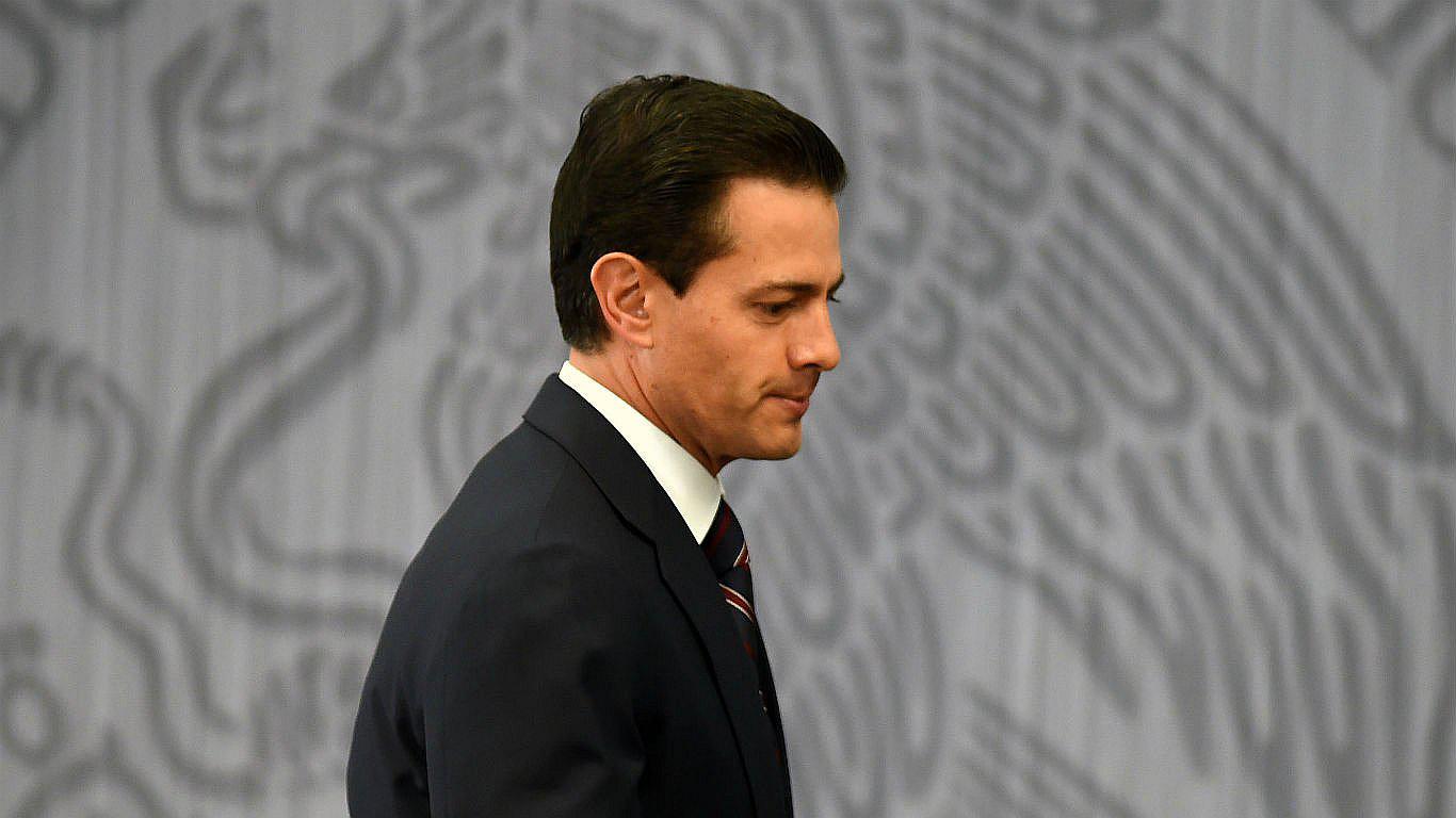 México: Popularidad de Enrique Peña Nieto cayó a su nivel más bajo