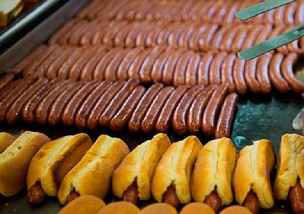 Récord Guiness: Conozca la línea de "hot dogs" más larga del mundo