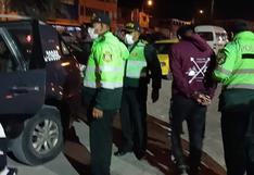 Arequipa: Policías salvan de linchamiento a sujeto acusado de robar en viviendas