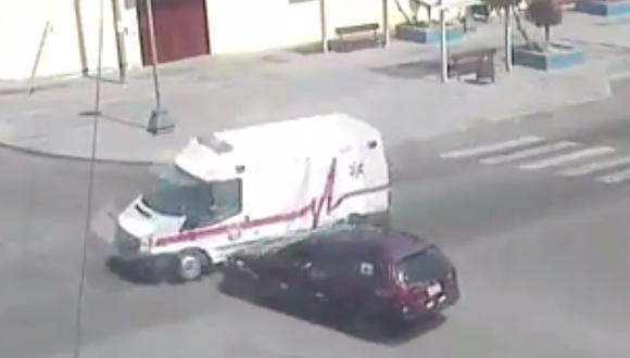 Así fue imbestido la ambulancia que quedó recostado en el distrito de Pocollay (VIDEO)
