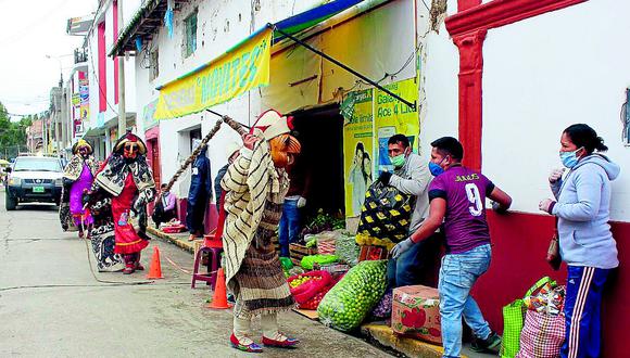 Concepción: Con látigo en mano "Huacones" castigan a quienes incumplan cuarentena