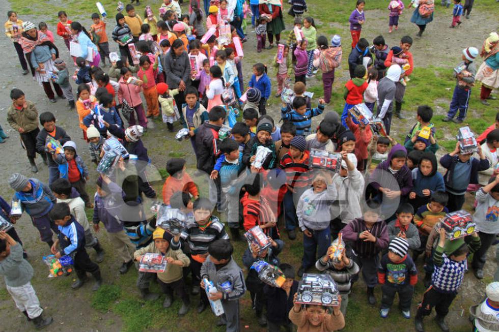 Correo hizo realidad el milagro de Navidad para los niños de Comas (FOTOS)