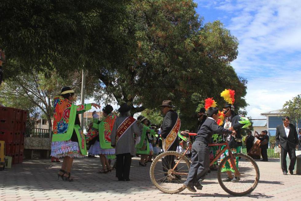 Celebran fiesta de cruces con chonguinada en barrio La Libertad (FOTOS)