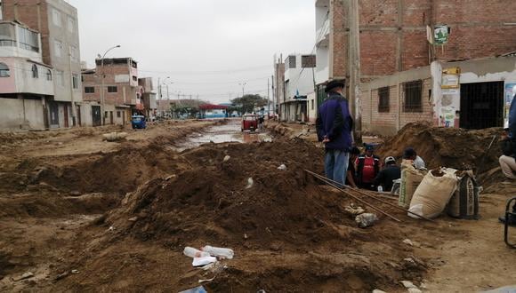 Chincha: Vecinos de la Av. Grocio Prado pasan tres días sin servicio de agua.