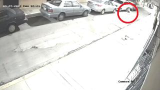 Cámaras graban el robo de autopartes en el centro de Piura