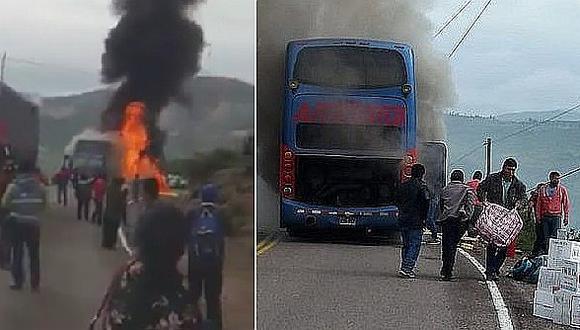 Bus se incendia en plena carretera de Ayacucho y pasajeros se salvan de milagro (VIDEO)