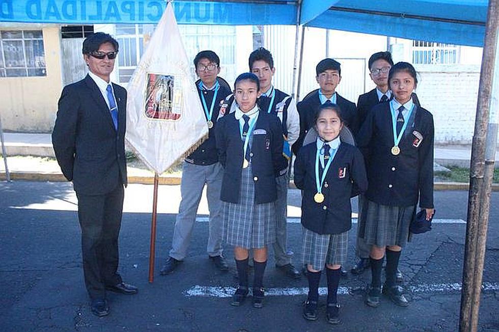 Estudiantes juran como alcaldes y regidores de sus colegios en Cayma