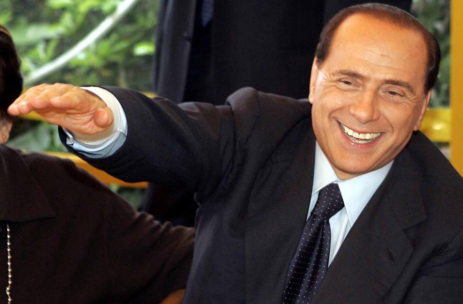 Silvio Berlusconi dice que a sus fiestas asistían "viejecitos con poder"