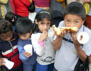 Una linda Navidad para 200 niños pobres