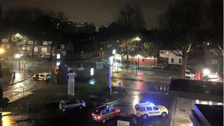 Francia: Toman a familia como rehenes en Roubaix