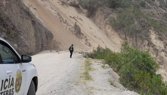 Deslizamiento en carretera que une Ayacucho con Huancavelica. | Foto: Cortesía