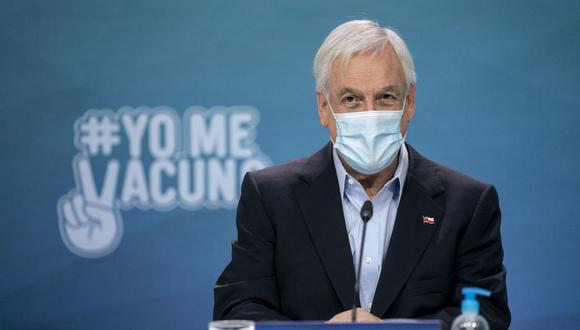 Imagen muestra al presidente de Chile, Sebastián Piñera, durante una conferencia de prensa en el palacio presidencial de La Moneda en Santiago, el 28 de marzo de 2021. (MARCELO SEGURA / Chilean Presidency / AFP).