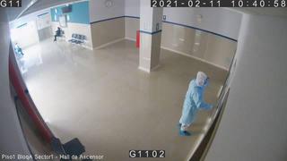 Policía se viste de médico para ver a su padre y lo halla muerto en hospital de Huancayo (VIDEO)