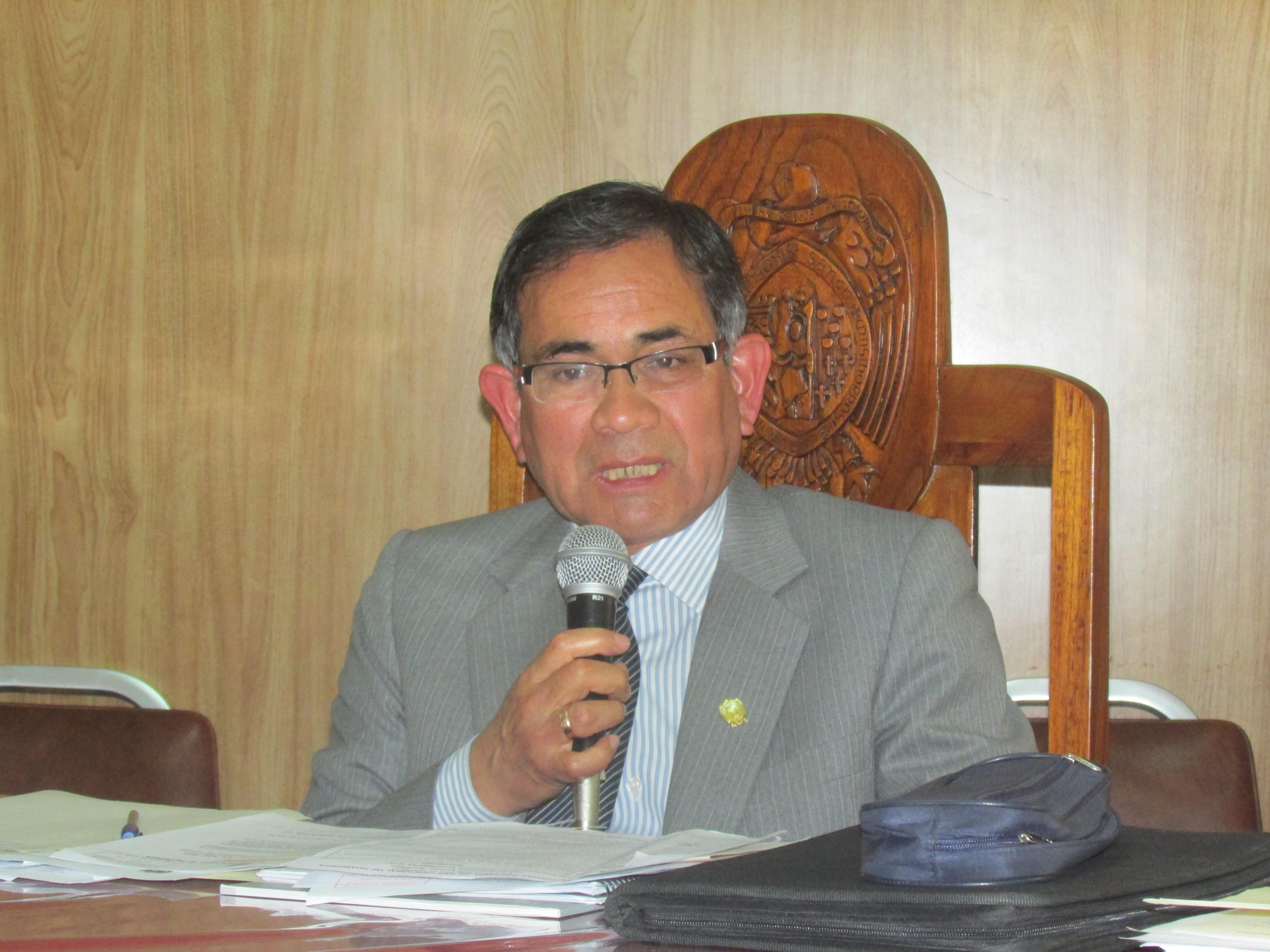 Universitarios inician clases con 40% de déficit de profesores 